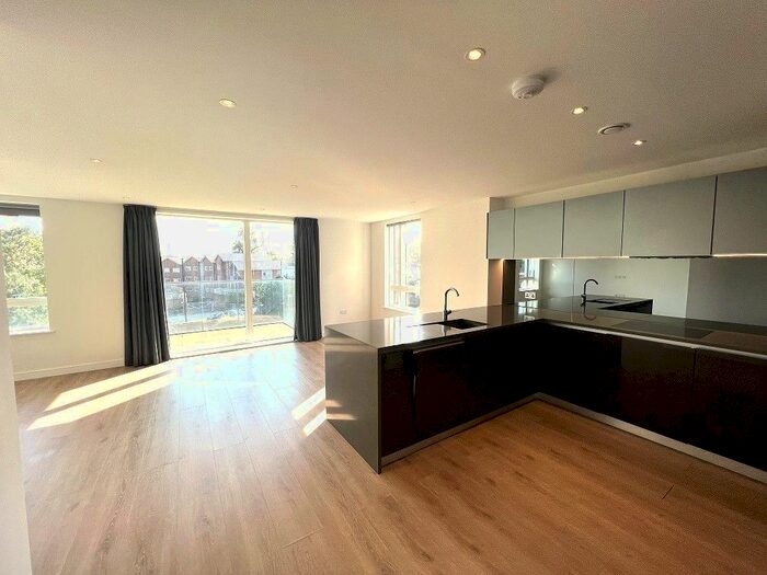 2 Bedroom Flat To Rent In Allen House, Heritage Walk, Brentford, TW8