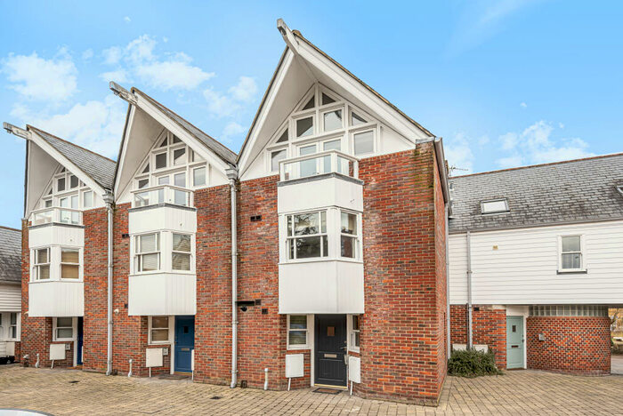 3 Bedroom Town House To Rent In Haven Point, Lymington, SO41