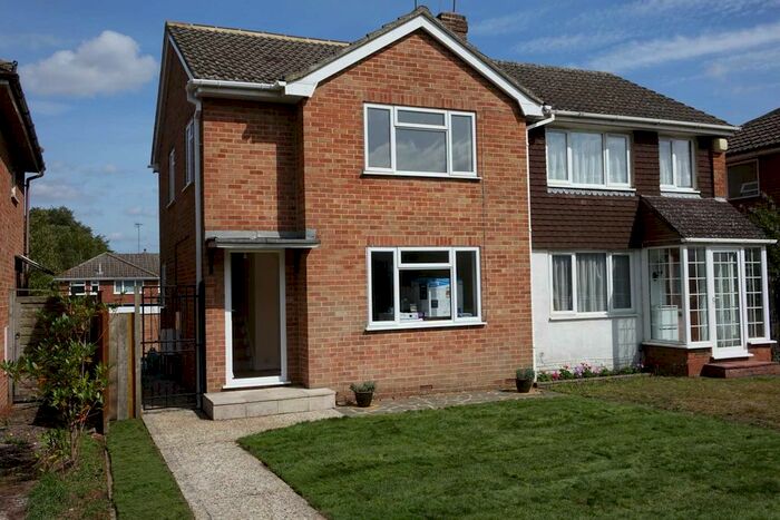 3 Bedroom Semi-Detached House To Rent In Burgess Close, Woodley, RG5