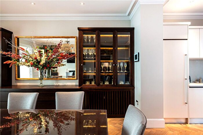 6 Bedroom Terraced House To Rent In Chesterfield Hill, Mayfair, London, W1J