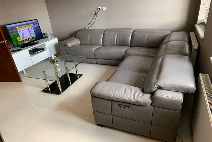 2 Bedroom Flat For Sale In Brent Street, Hendon, NW4