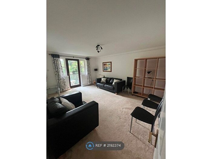 2 Bedroom Flat To Rent In Elliots Way, Caversham, Reading, RG4