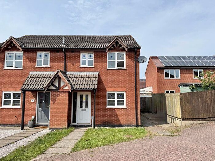 3 Bedroom Semi-Detached House For Sale In Daisy Close, Coalville, LE67