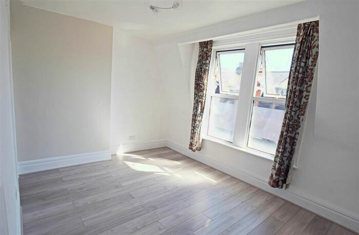 1 Bedroom Flat To Rent In Richmond Road, Twickenham, TW1
