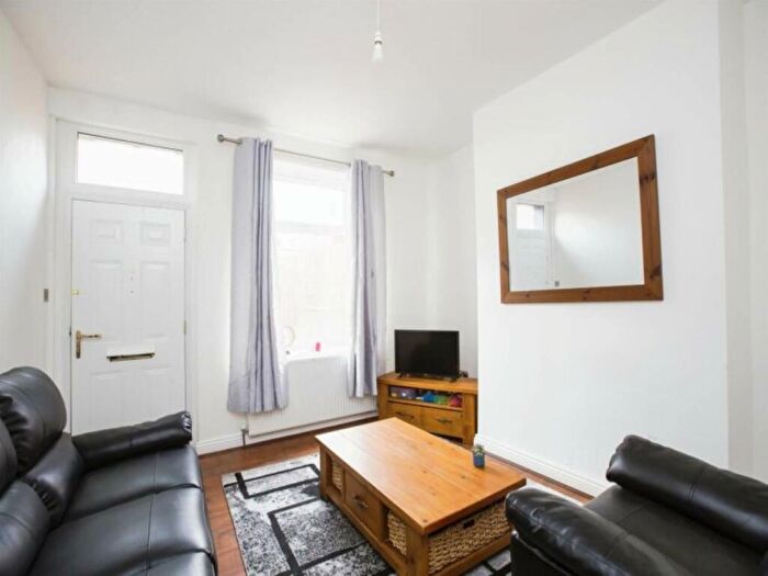 2 Bedroom House To Rent In Oak Terrace, HX1