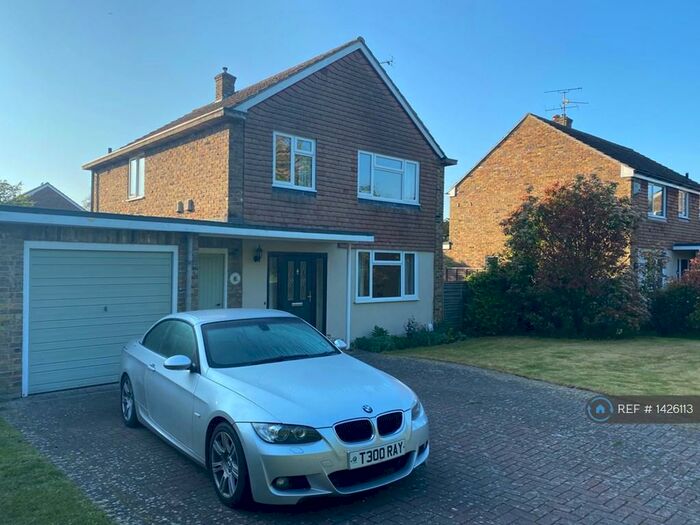 3 Bedroom Detached House To Rent In Strathmore Drive, Reading, RG10