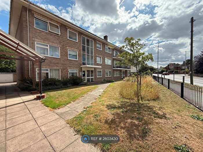 3 Bedroom Flat To Rent In Carlton Way, Cambridge, CB4