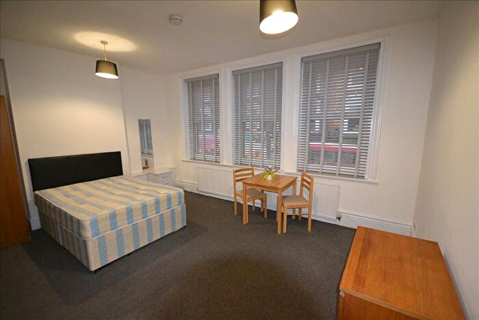 Studio To Rent In Kilburn High Road, London, NW6