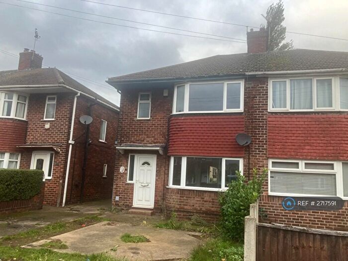 3 Bedroom Semi Detached House To Rent In Lilac Avenue, Scunthorpe, DN16