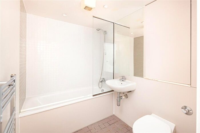 2 Bedroom Flat For Sale In Dakota Building, Deals Gateway, London, SE13