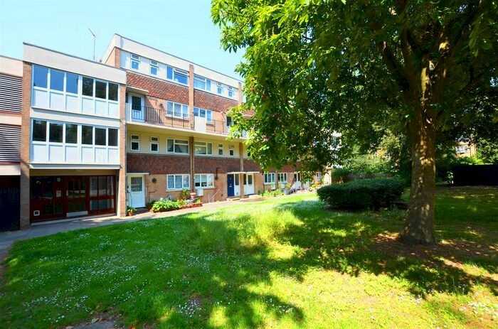 2 Bedroom Maisonette To Rent In Woffington Close, Kingston Upon Thames, KT1