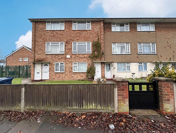 2 Bedroom Flat For Sale In Allenby Road, Southall, Greater London, UB1