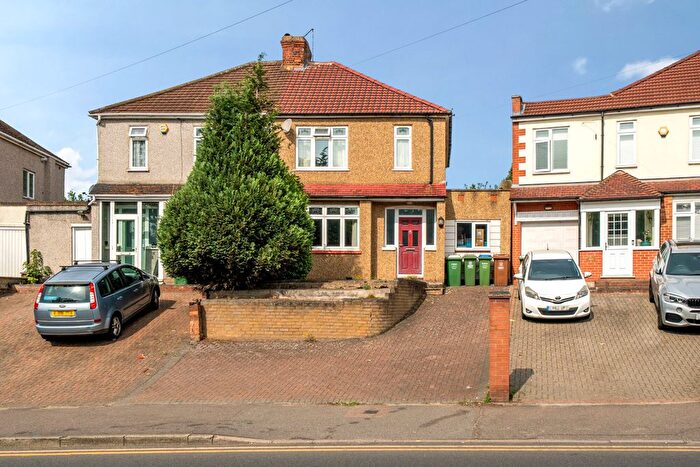 3 Bedroom Semi-Detached House For Sale In Central Avenue, Welling, Kent, DA16