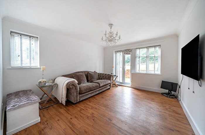 1 Bedroom Flat For Sale In Denbridge Road, Bromley, BR1