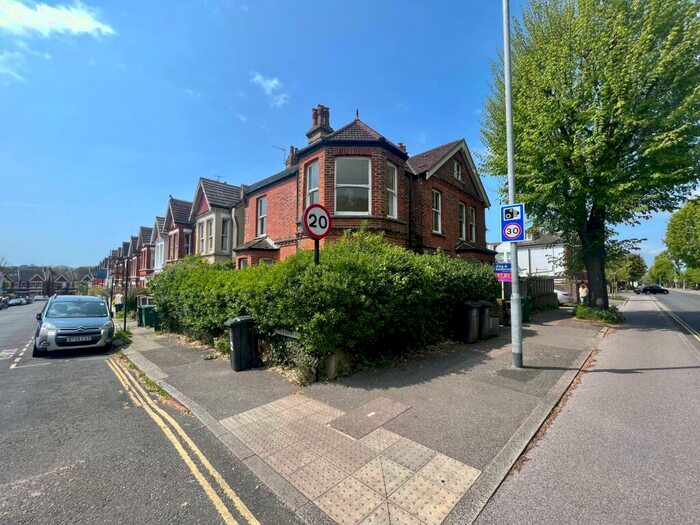 2 Bedroom Flat To Rent In Cissbury Road, Brighton, BN3