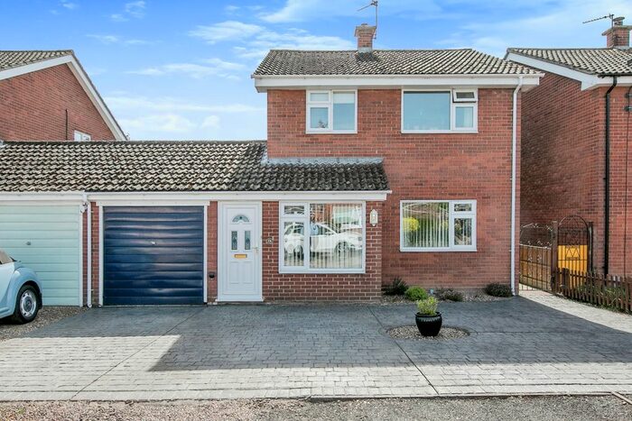 3 Bedroom Link Detached House For Sale In Croft Lea, Little Waldingfield, Sudbury, Suffolk, CO10