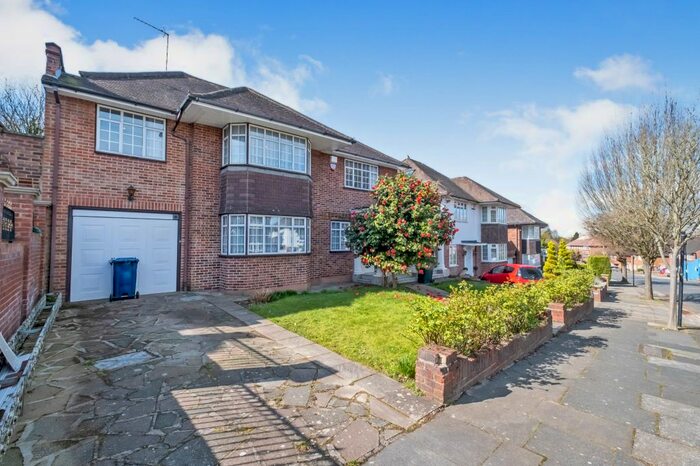 4 Bedroom Detached House To Rent In Chatsworth Road, London, W5