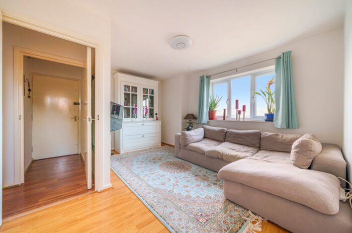 2 Bedroom Apartment To Rent In Lingfield Close, HP13