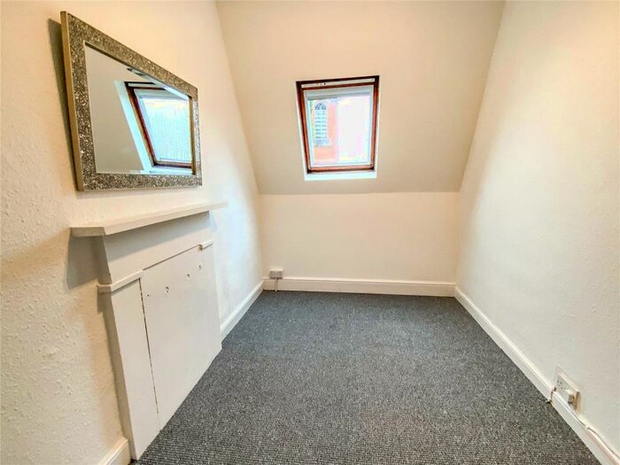 1 Bedroom Apartment To Rent In Portland Crescent, Manchester, Greater Manchester, M13