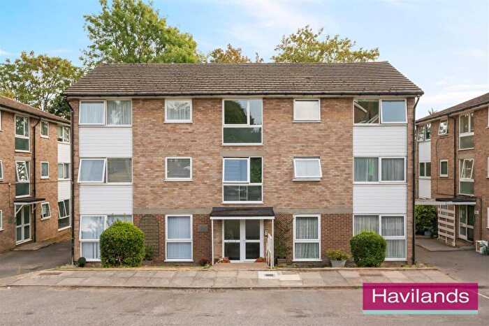 2 Bedroom House For Sale In Gallus Close, London, N21