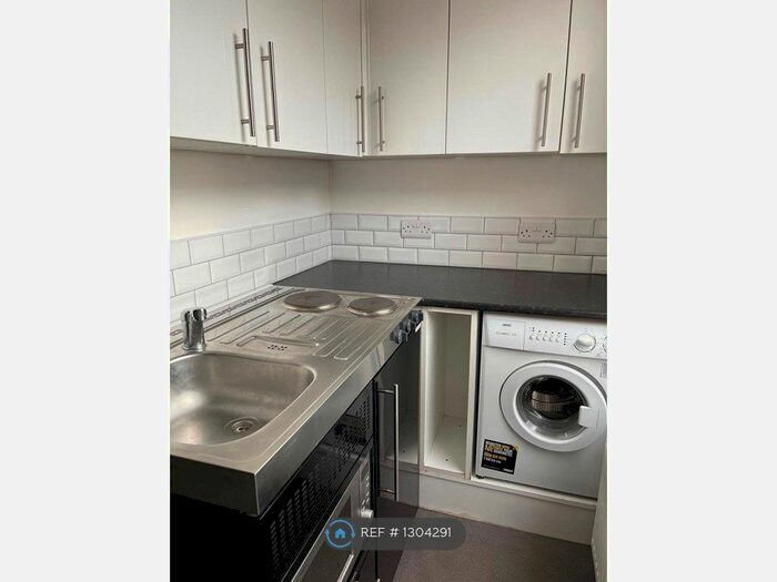 Studio To Rent In King Edward Rd, Nuneaton CV11