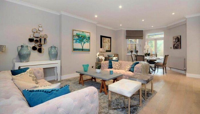 3 Bedroom Flat To Rent In Fitzjohns Avenue, London, NW3