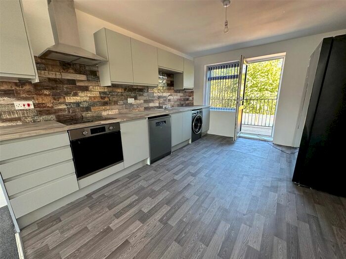 2 Bedroom Flat To Rent In Stainbeck Road, Leeds, West Yorkshire, LS7