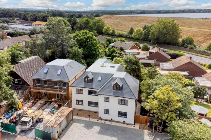 3 Bedroom Flat To Rent In Homefield Road, Walton-On-Thames, KT12