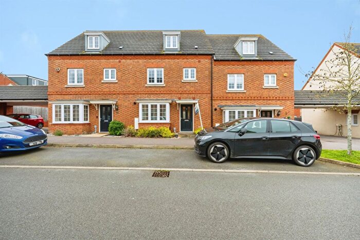 4 Bedroom Property For Sale In Parrott Grove, Marston Moretaine, Bedford, MK43