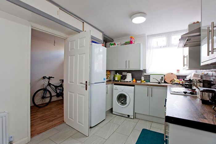 2 Bedroom End Of Terrace House To Rent In Inglewood Close, Hainault, IG6