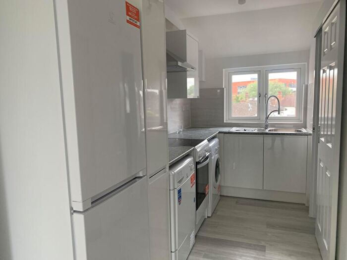 1 Bedroom Flat To Rent In High Street, Aylesbury, HP20