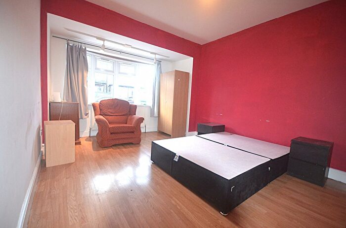 3 Bedroom Terraced House To Rent In Romford, RM6