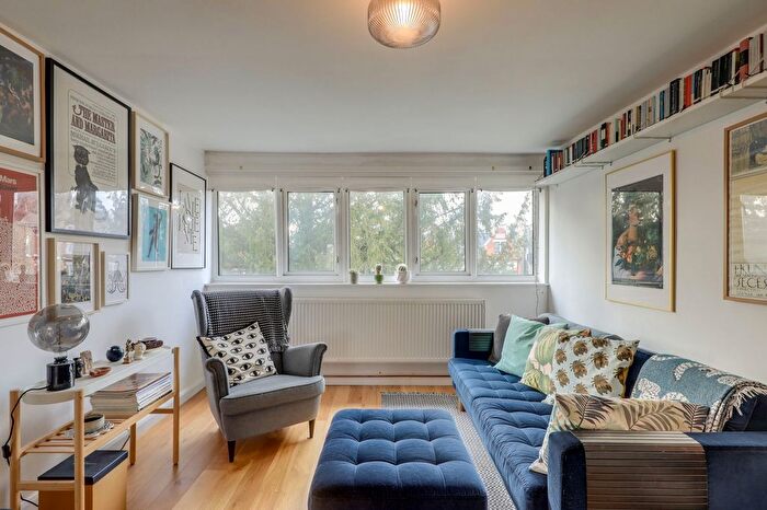 2 Bedroom Flat For Sale In Cordwell Road, Hither Green, SE13