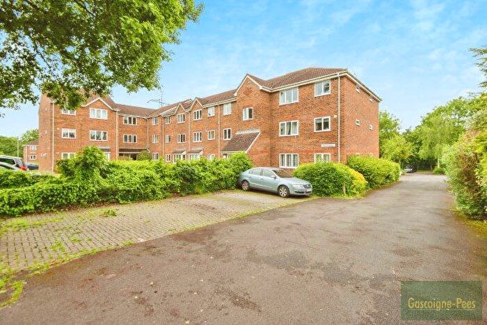 1 Bedroom Flat To Rent In Percy Gardens, Worcester Park, KT4