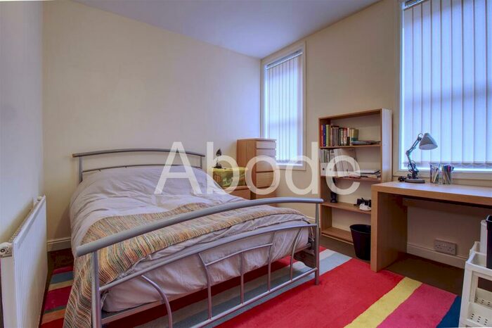 4 Bedroom House To Rent In Hessle View, Hyde Park, Leeds, LS6