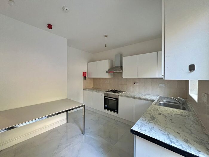 2 Bedroom Flat To Rent In Simpson Street, SW11