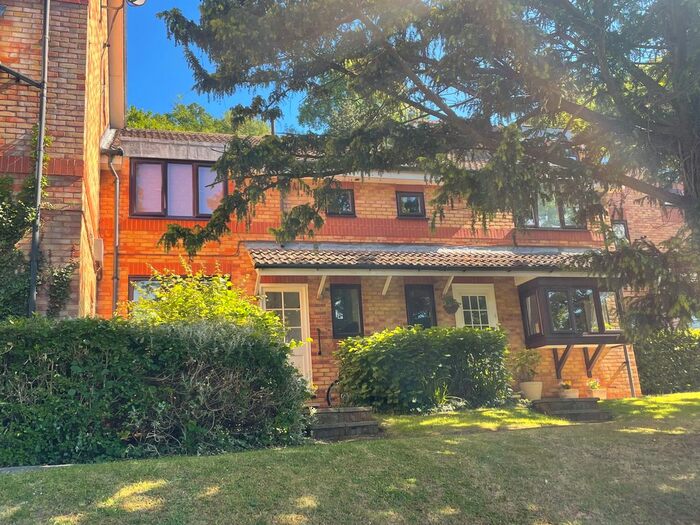 1 Bedroom Flat To Rent In Peperharow Road, Godalming, GU7