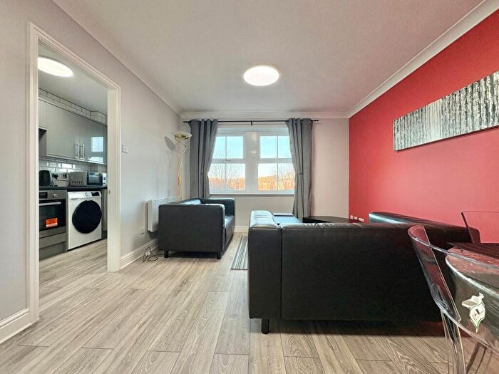 2 Bedroom Flat To Rent In The Cricketers, Kirkstall, Leeds, LS5