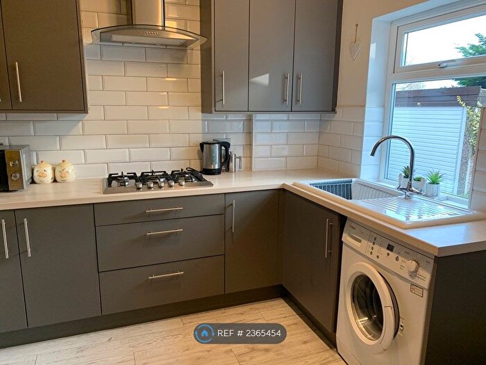 2 Bedroom End Of Terrace House To Rent In Leadwell Lane, Leeds, LS26