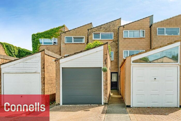 4 Bedroom Terraced House To Rent In Sharon Close, Crawley, RH10