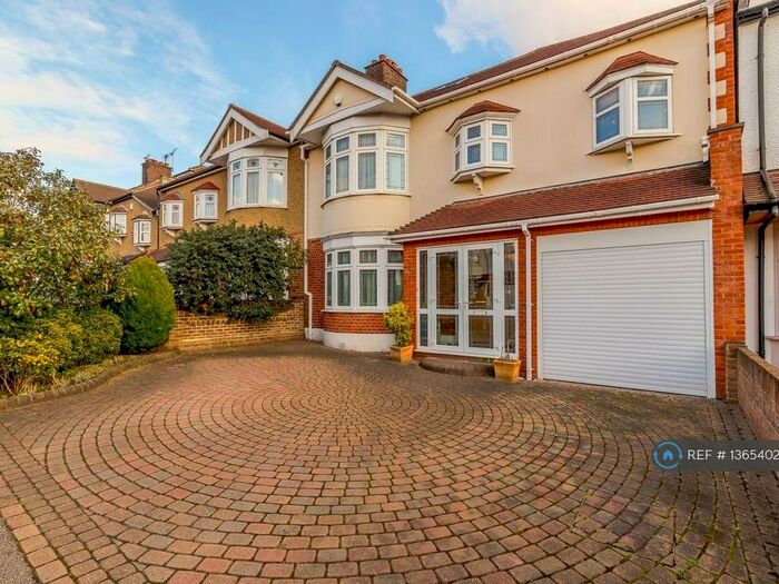 6 Bedroom Semi-Detached House To Rent In Raymond Avenue, London, E18