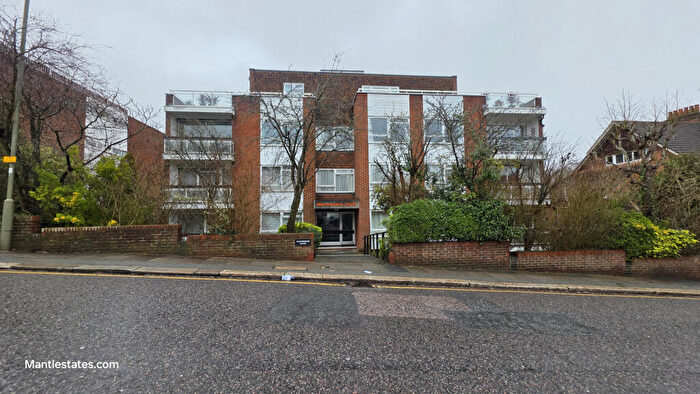 1 Bedroom Flat To Rent In Baronsmere Court, Manor Road, High Barnet, EN5