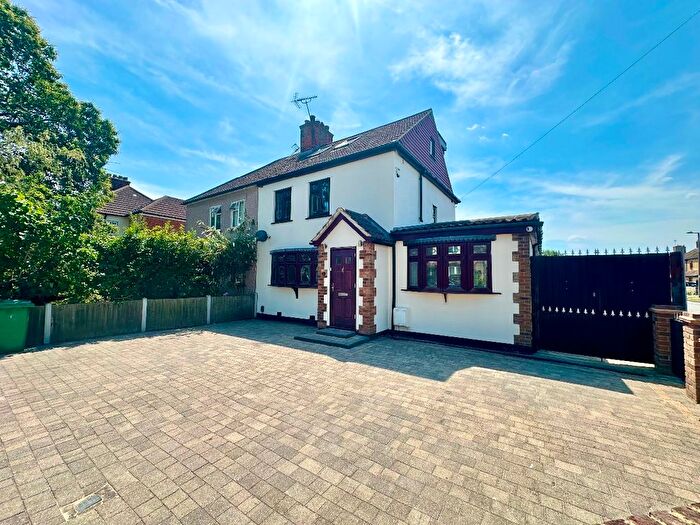 3 Bedroom Semi Detached House For Sale In Conrad Road, Stanford-Le-Hope, SS17