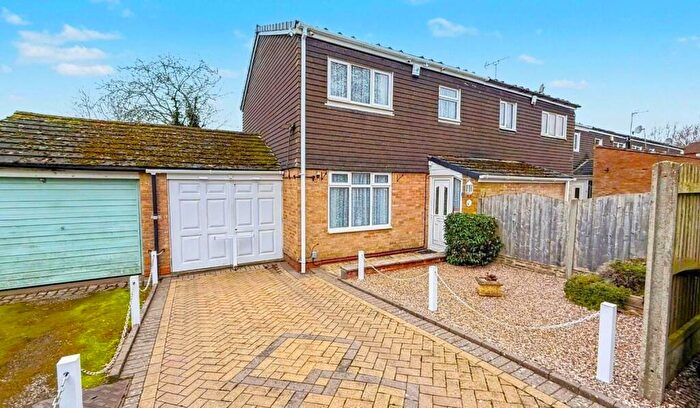 3 Bedroom End Of Terrace House For Sale In Low Thatch, Birmingham, B38