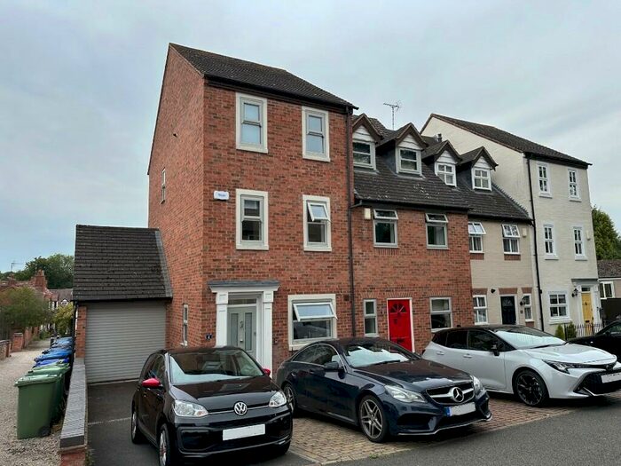 3 Bedroom End Of Terrace House To Rent In The Croft, Henley-In-Arden, B95