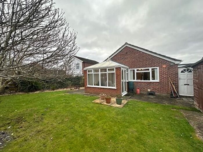 2 Bedroom Detached Bungalow To Rent In The Moors, Thatcham, RG19