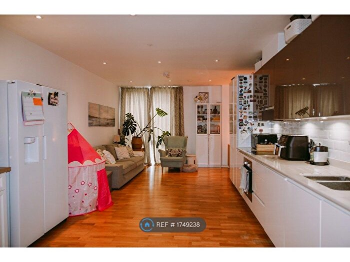 3 Bedroom Flat To Rent In Aurelia House, London, E20