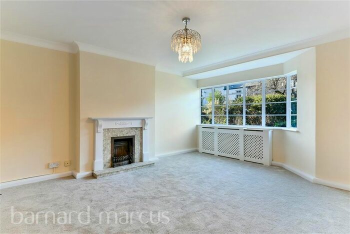 2 Bedroom Flat To Rent In Deanhill Court, Upper Richmond Road West, London, SW14