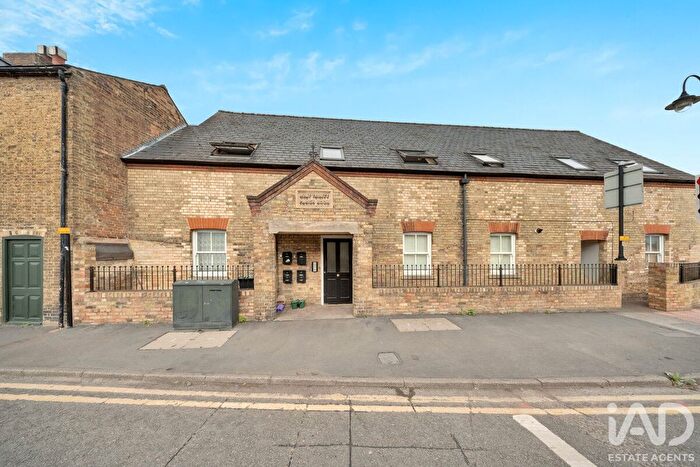 2 Bedroom Flat For Sale In Newnham Street, Central Ely, Cambridgeshire, CB7