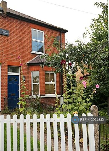 2 Bedroom Semi-Detached House To Rent In High Street, West Molesey, KT8